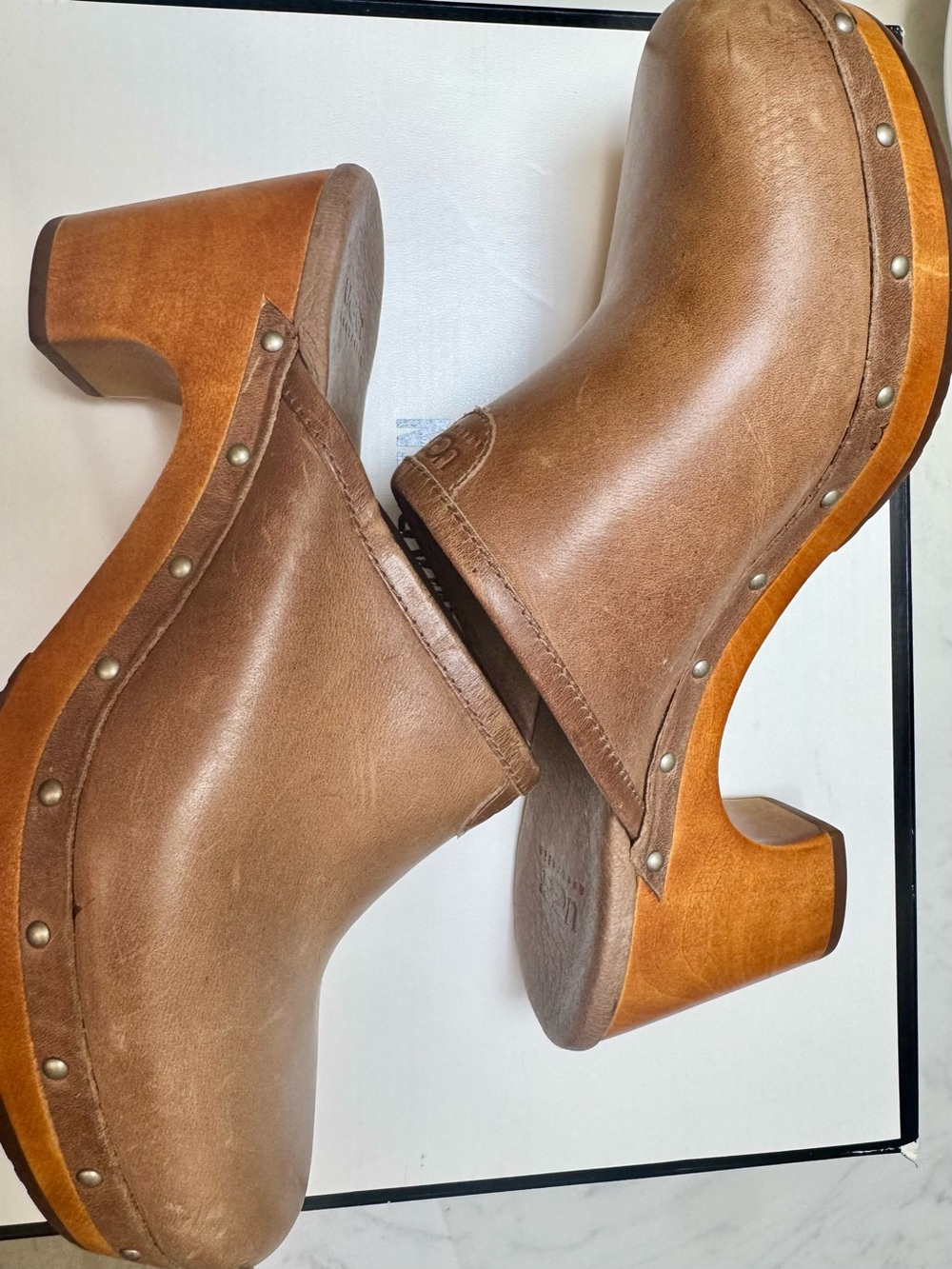 UGG Abbie 1951 Women's Tan Leather Clogs Size 8 - Picture 10 of 11